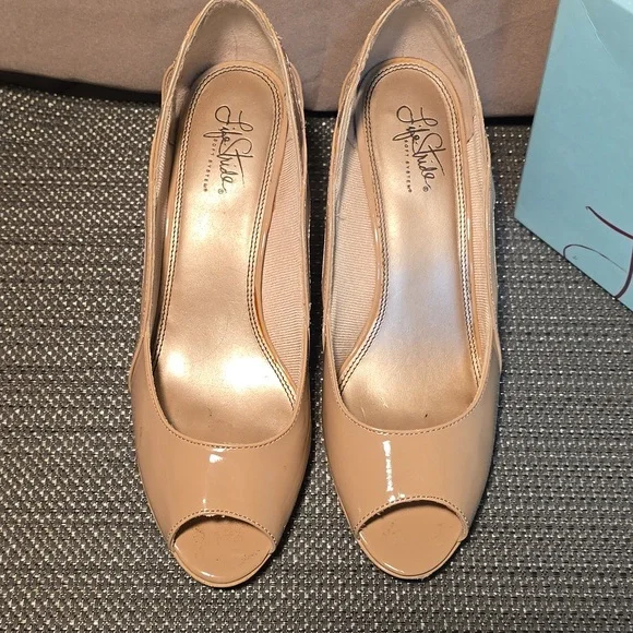 Life Stride Women's Nude Patent Peep Toe Heels - Picture 2 of 8